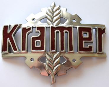 Zeichen für Kramer für die Motorhaube